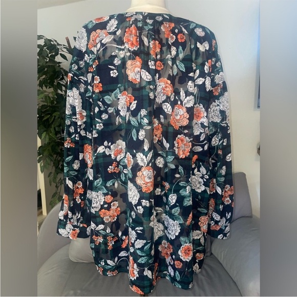 Tommy Hilfiger size 2X sheer, 3/4 sleeves - Picture 4 of 6